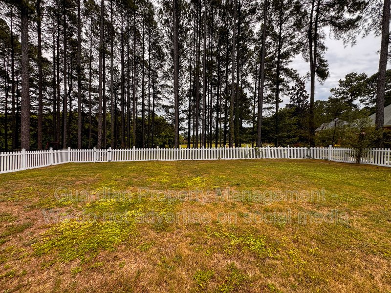 Gorgeous 4 Bed 3.5 Bath Executive Home with Community Amenities property image
