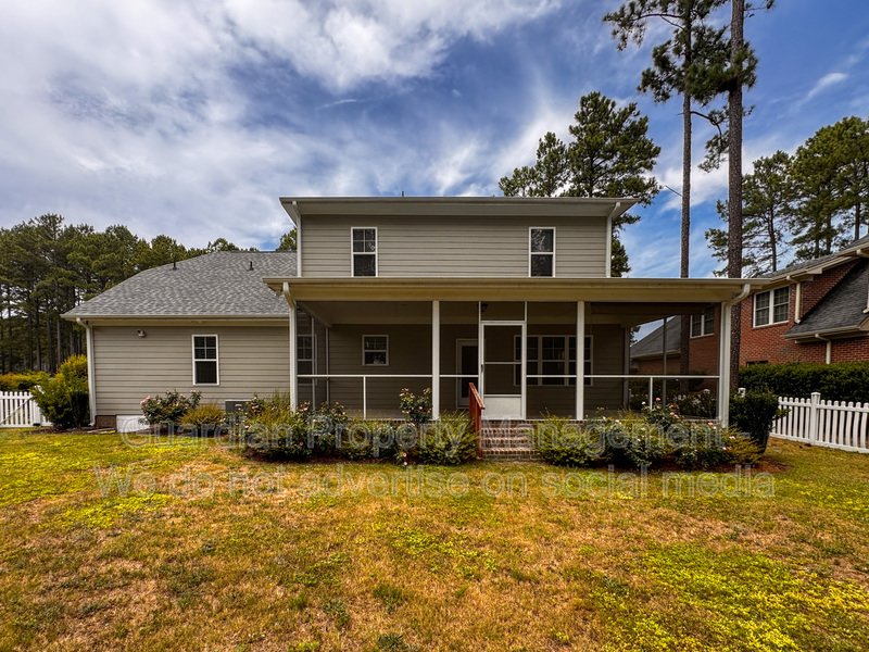 Gorgeous 4 Bed 3.5 Bath Executive Home with Community Amenities property image