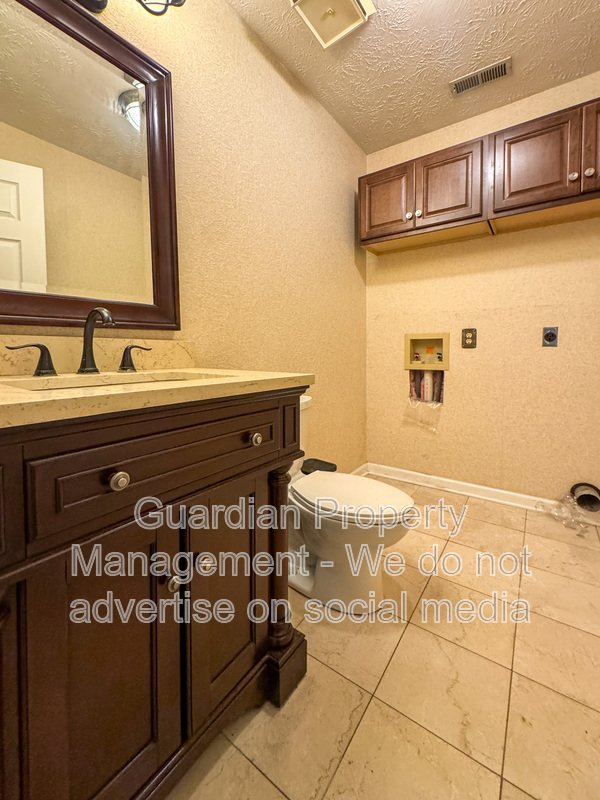 Charming 3 Bed 2.5 Bath Fayetteville Home property image