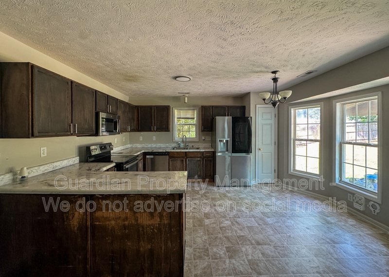 Charming 3 Bed 2 Bath Plus Bonus Room in Raeford property image
