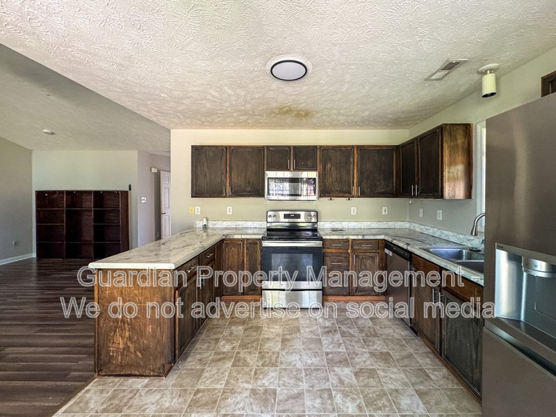 Charming 3 Bed 2 Bath Plus Bonus Room in Raeford property image
