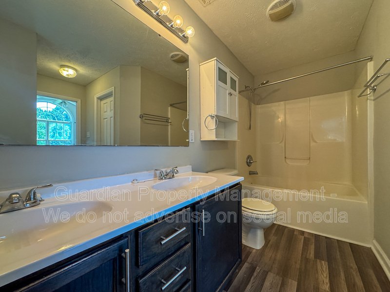 Charming 3 Bed 2 Bath Plus Bonus Room in Raeford property image