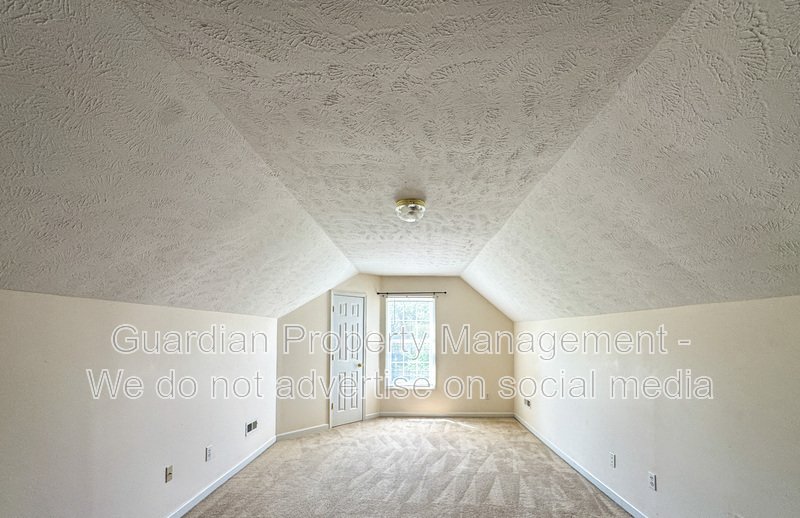 Charming 3 Bed 2 Bath Plus Bonus Room in Raeford property image