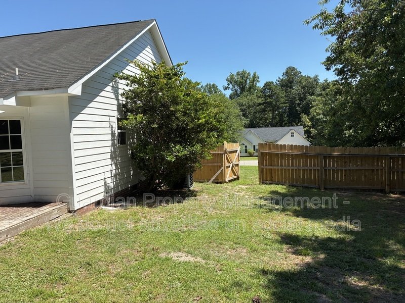 Charming 3 Bed 2 Bath Plus Bonus Room in Raeford property image