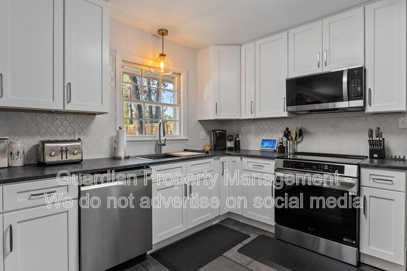 Beautifully Updated 4 Bed 3 Bath Home in Fayetteville property image
