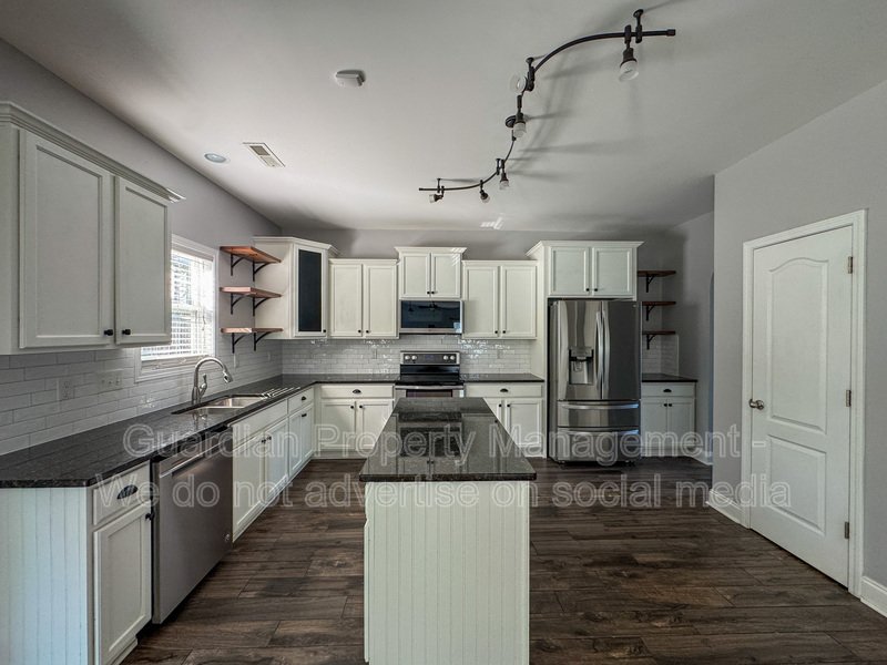 Stunning 4 Bed 2.5 Bath Home in Lexington Plantation property image