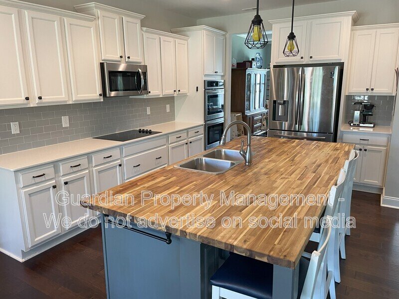 Stunning 5 Bed 3 Bath Home in Anderson Creek Club property image