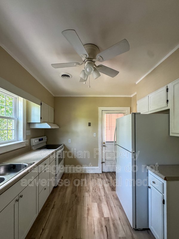 Charming 2 Bed 1 Bath Duplex in Haymount property image