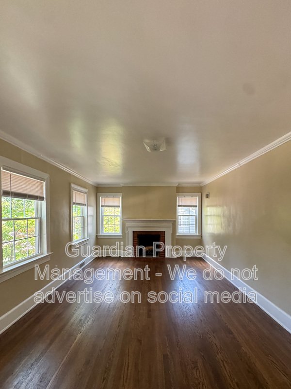 Charming 2 Bed 1 Bath Duplex in Haymount property image