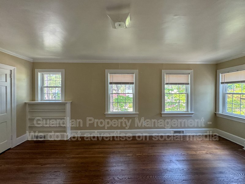 Charming 2 Bed 1 Bath Duplex in Haymount property image