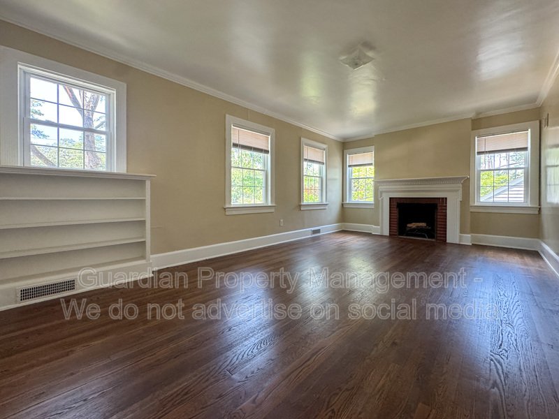 Charming 2 Bed 1 Bath Duplex in Haymount property image