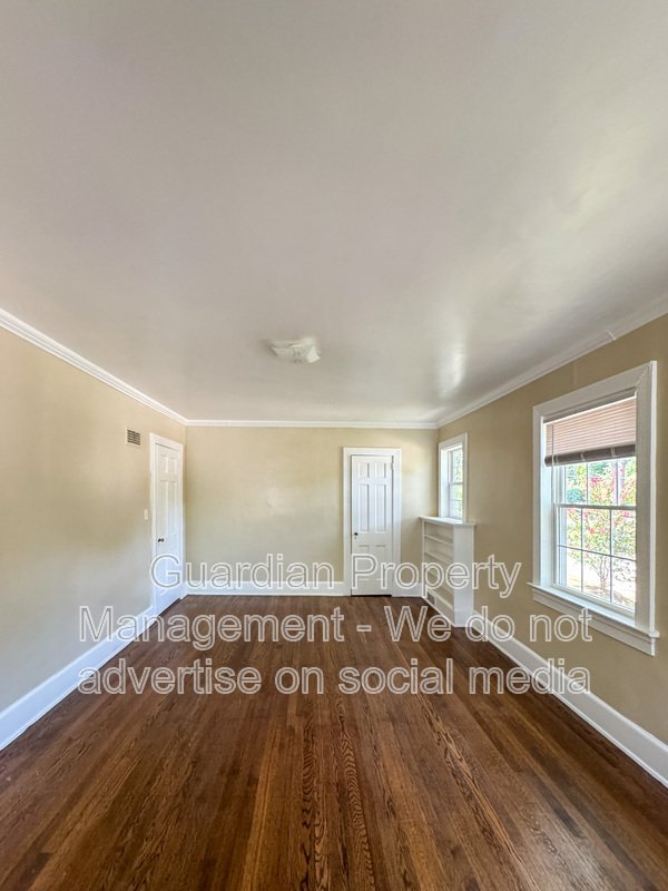 Charming 2 Bed 1 Bath Duplex in Haymount property image
