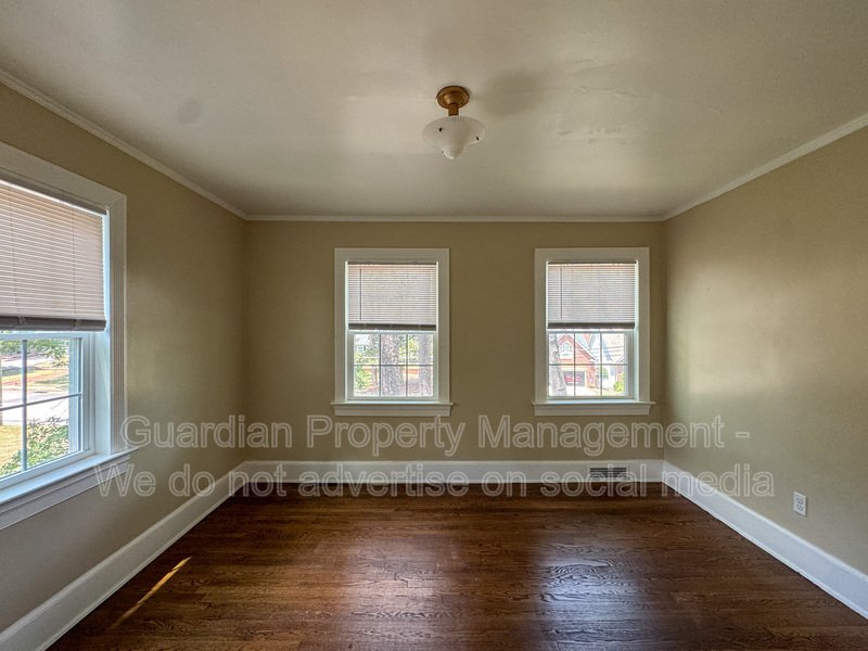 Charming 2 Bed 1 Bath Duplex in Haymount property image
