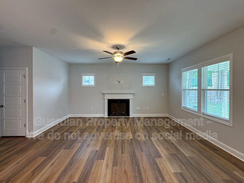 Beautiful 3 Bed 2.5 Bath Home in Raeford property image