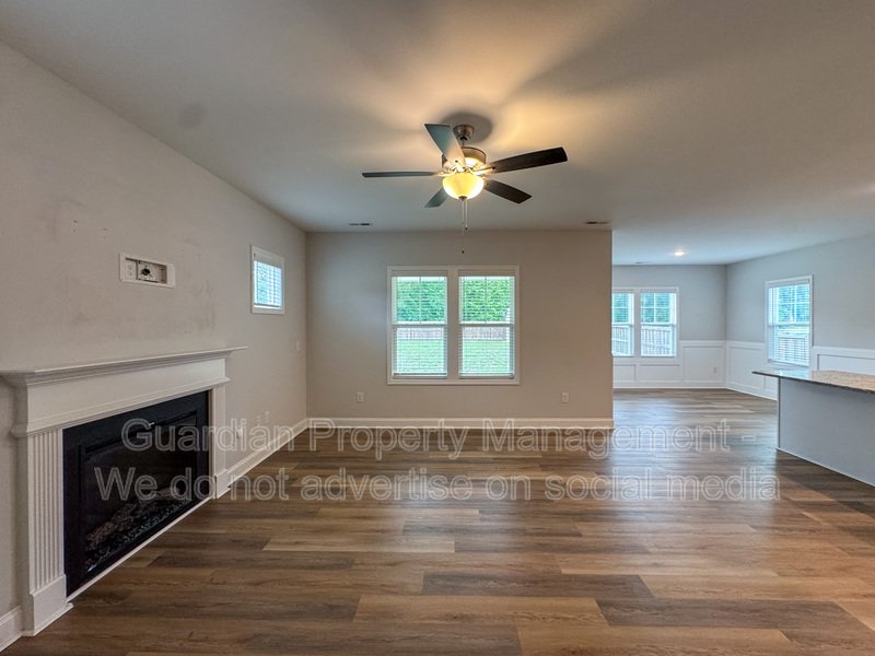 Beautiful 3 Bed 2.5 Bath Home in Raeford property image