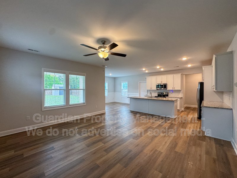 Beautiful 3 Bed 2.5 Bath Home in Raeford property image