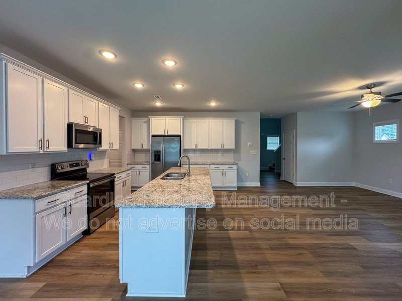 Beautiful 3 Bed 2.5 Bath Home in Raeford property image