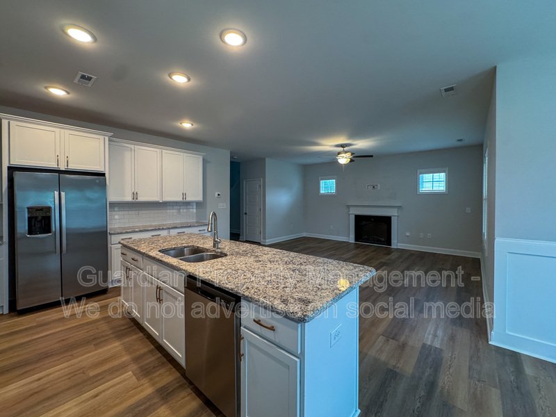 Beautiful 3 Bed 2.5 Bath Home in Raeford property image