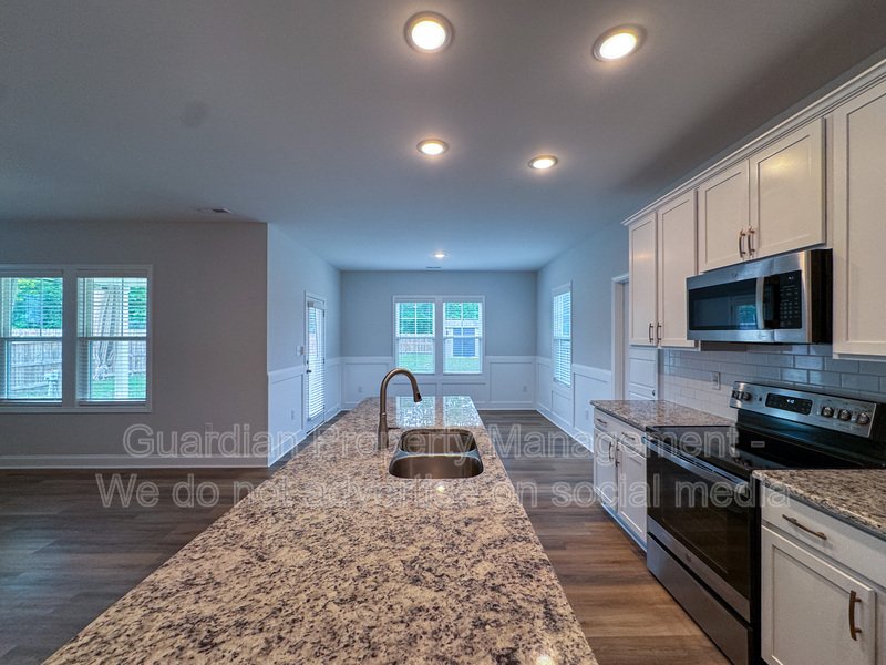 Beautiful 3 Bed 2.5 Bath Home in Raeford property image