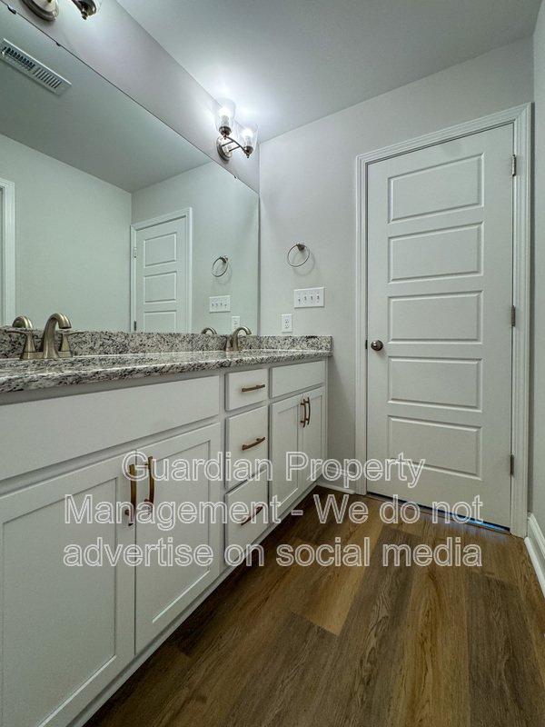 Beautiful 3 Bed 2.5 Bath Home in Raeford property image