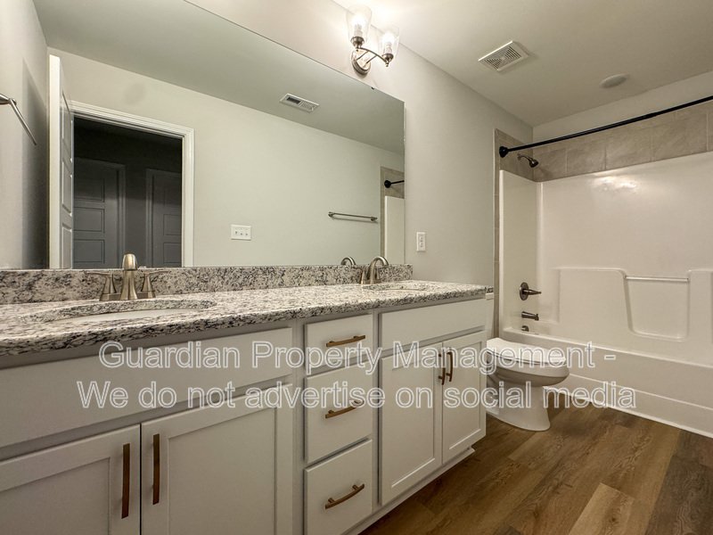 Beautiful 3 Bed 2.5 Bath Home in Raeford property image