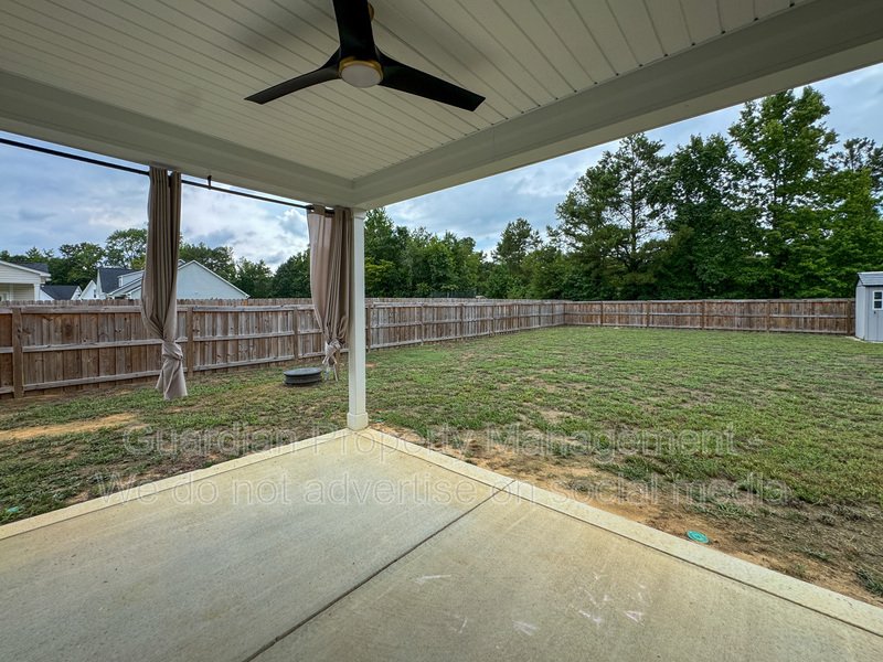 Beautiful 3 Bed 2.5 Bath Home in Raeford property image
