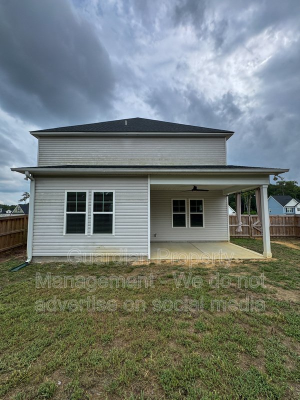 Beautiful 3 Bed 2.5 Bath Home in Raeford property image