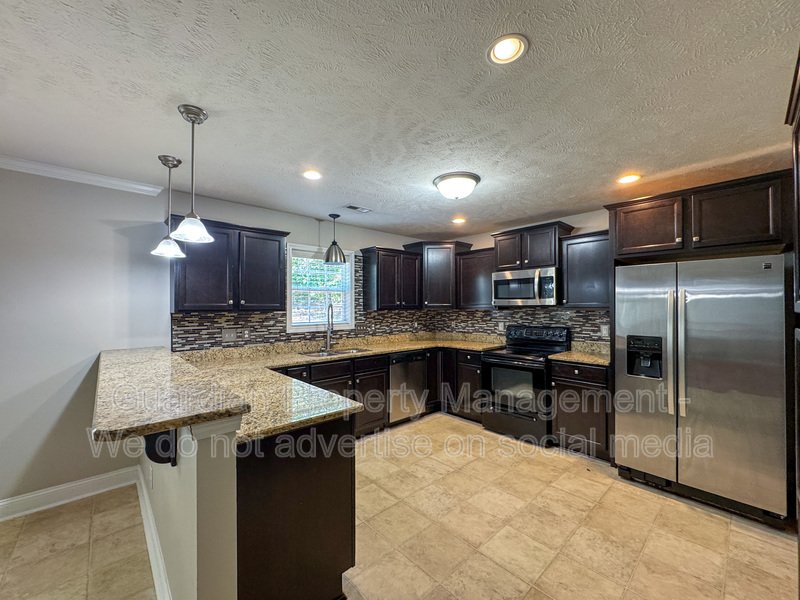 Beautiful 4 Bed 2.5 Bath Home in Raeford property image