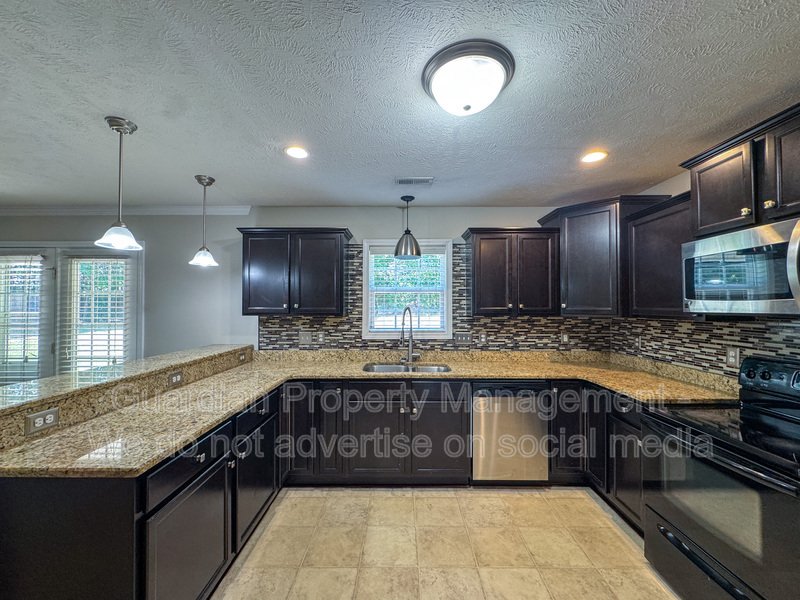 Beautiful 4 Bed 2.5 Bath Home in Raeford property image