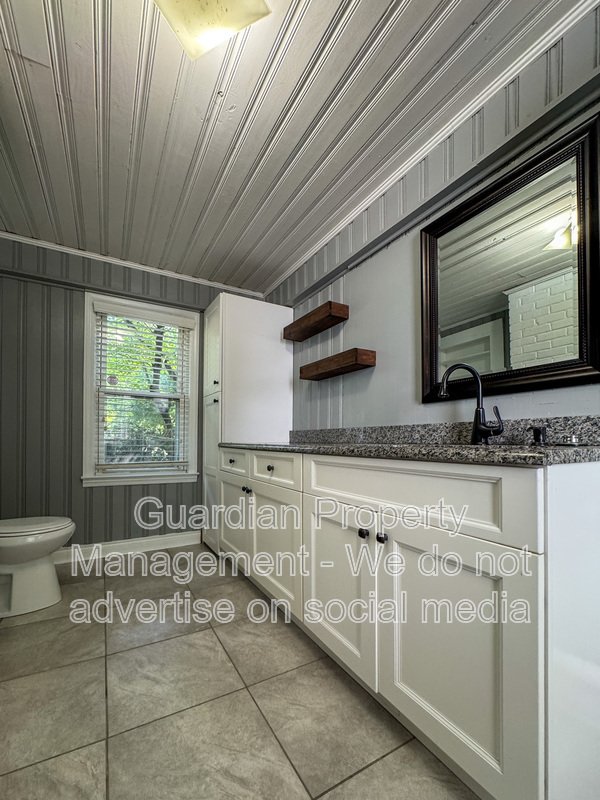 Charming 2 Bed 1.5 Bath Home in Haymount property image