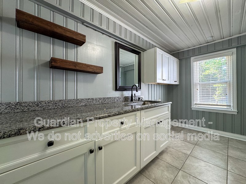 Charming 2 Bed 1.5 Bath Home in Haymount property image