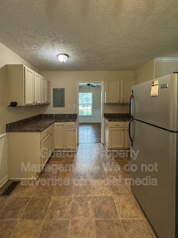 Charming 3 Bed 2 Bath Home Conveniently Located in Fayetteville property image