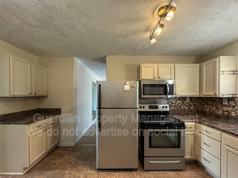 Charming 3 Bed 2 Bath Home Conveniently Located in Fayetteville property image