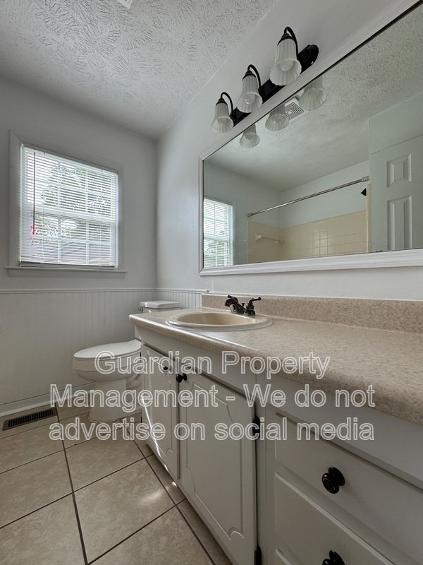Charming 3 Bed 2 Bath Home Conveniently Located in Fayetteville property image