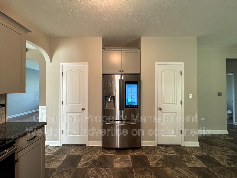 Stunning 4 Bed 2.5 Bath Raeford Home on Cul-de-sac property image