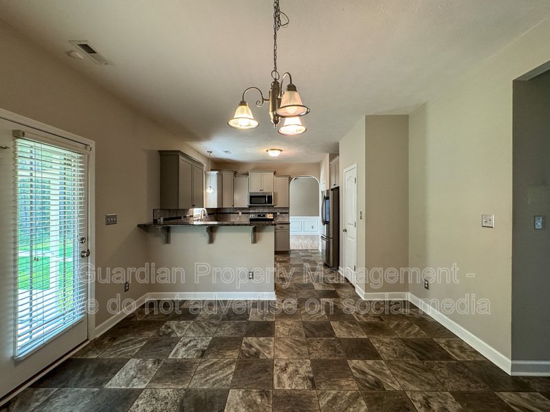 Stunning 4 Bed 2.5 Bath Raeford Home on Cul-de-sac property image