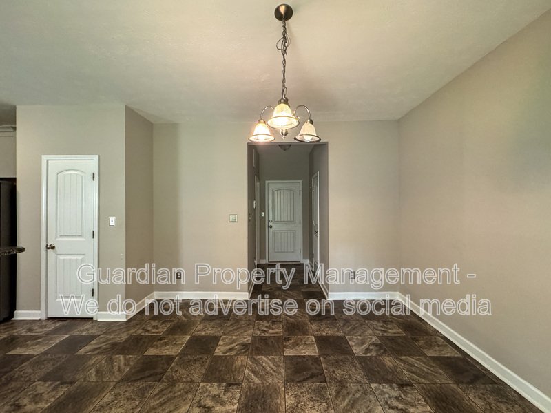 Stunning 4 Bed 2.5 Bath Raeford Home on Cul-de-sac property image
