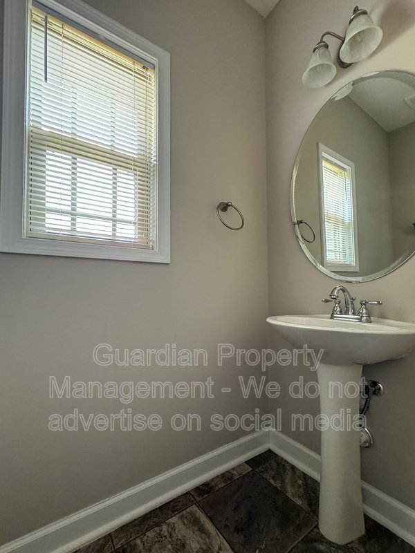 Stunning 4 Bed 2.5 Bath Raeford Home on Cul-de-sac property image