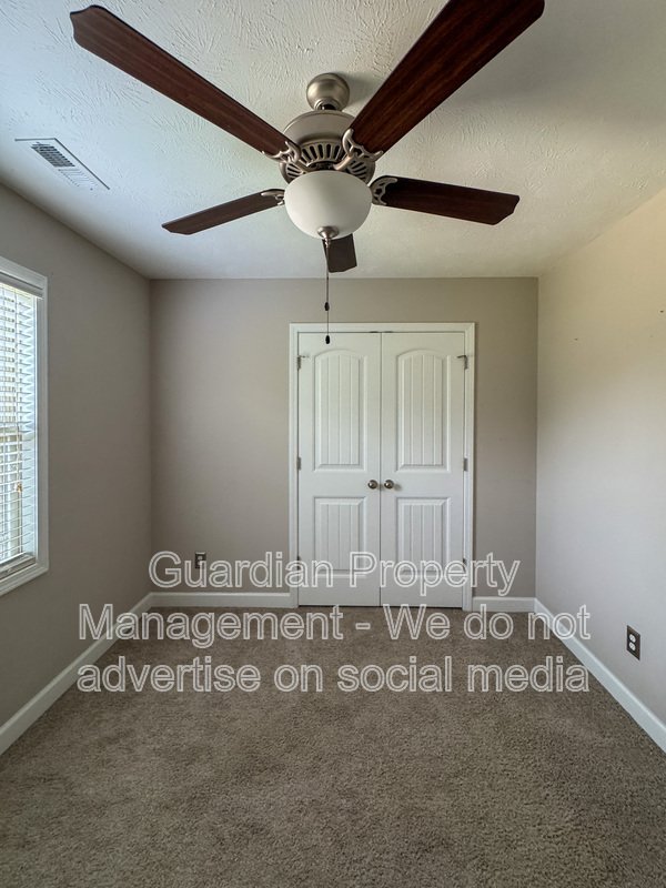 Stunning 4 Bed 2.5 Bath Raeford Home on Cul-de-sac property image