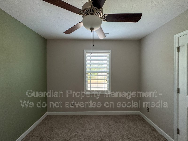 Stunning 4 Bed 2.5 Bath Raeford Home on Cul-de-sac property image
