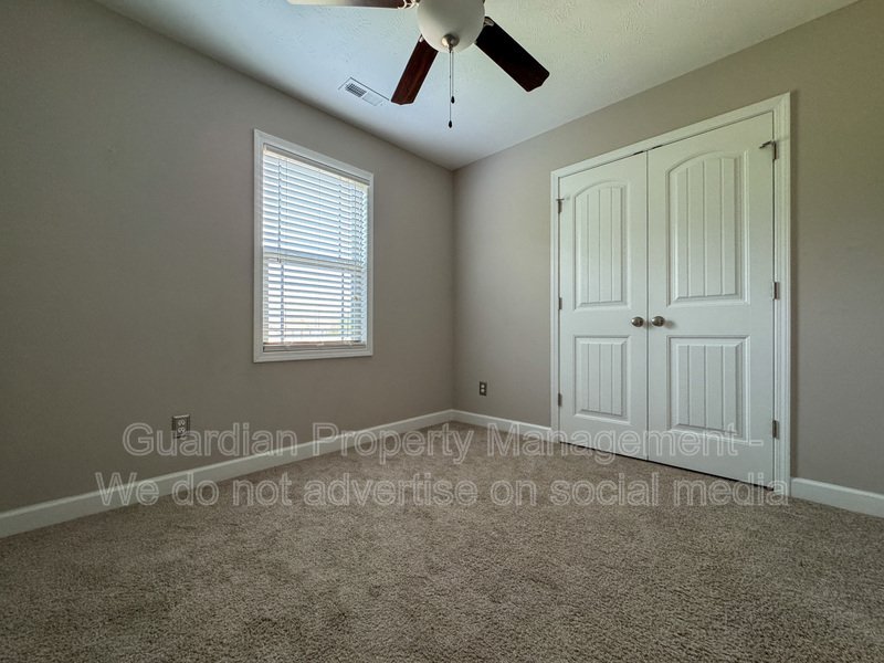 Stunning 4 Bed 2.5 Bath Raeford Home on Cul-de-sac property image