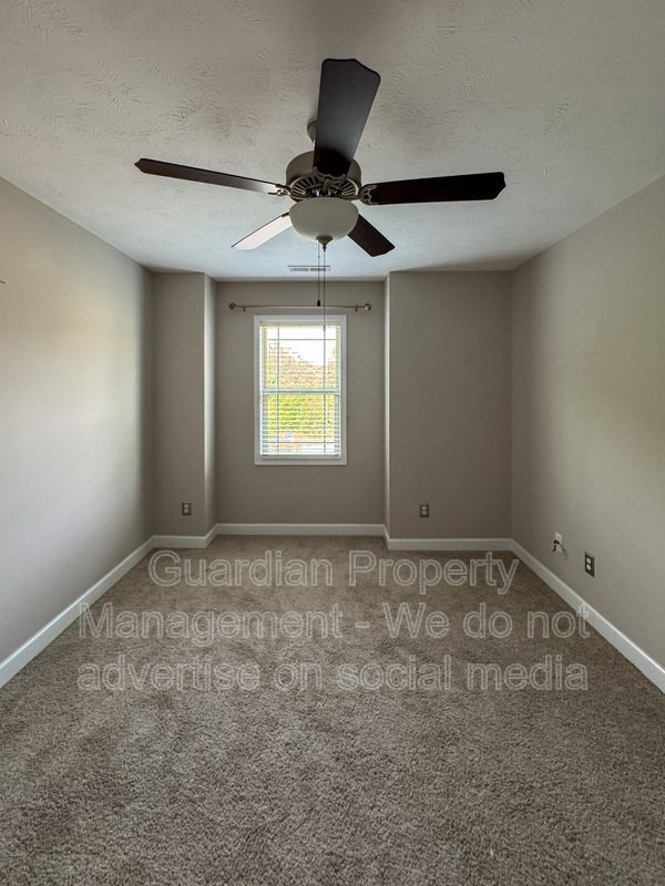 Stunning 4 Bed 2.5 Bath Raeford Home on Cul-de-sac property image