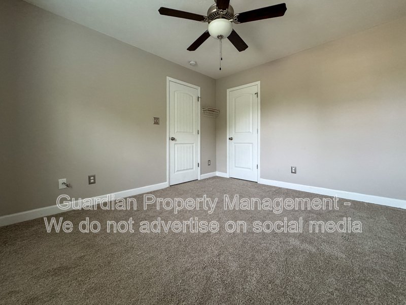 Stunning 4 Bed 2.5 Bath Raeford Home on Cul-de-sac property image