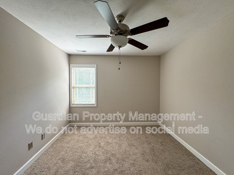Stunning 4 Bed 2.5 Bath Raeford Home on Cul-de-sac property image