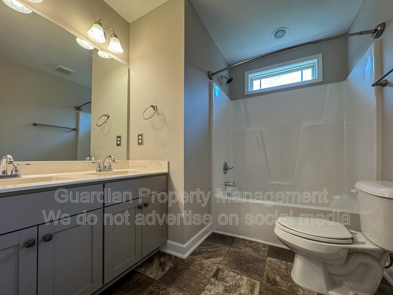 Stunning 4 Bed 2.5 Bath Raeford Home on Cul-de-sac property image