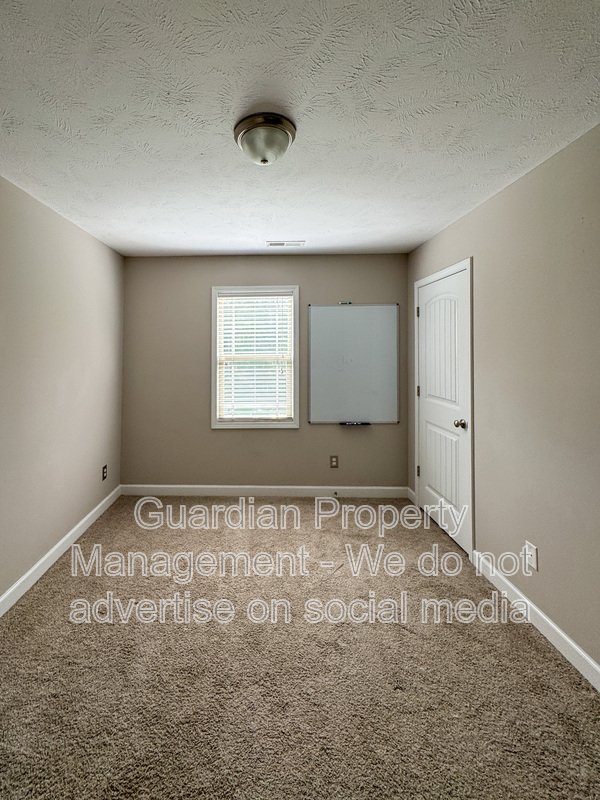 Stunning 4 Bed 2.5 Bath Raeford Home on Cul-de-sac property image