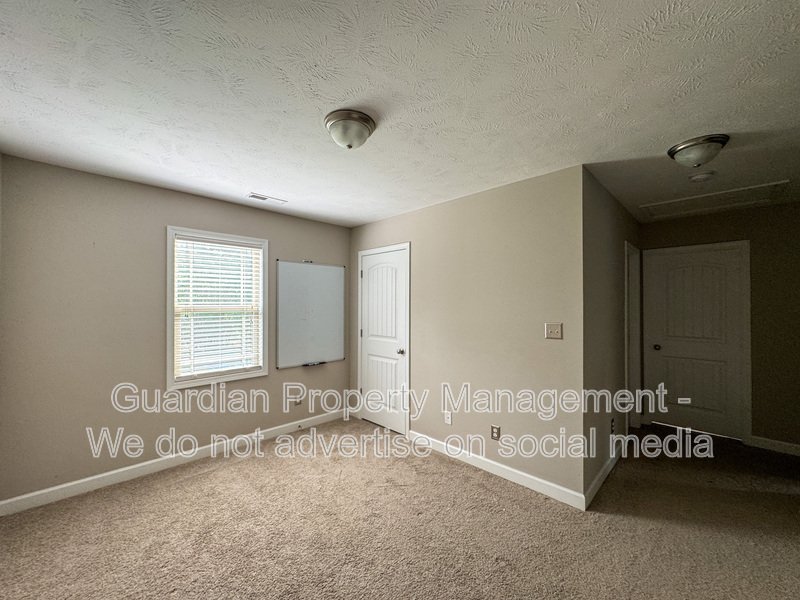 Stunning 4 Bed 2.5 Bath Raeford Home on Cul-de-sac property image