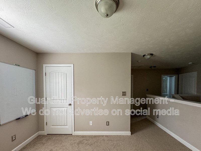 Stunning 4 Bed 2.5 Bath Raeford Home on Cul-de-sac property image