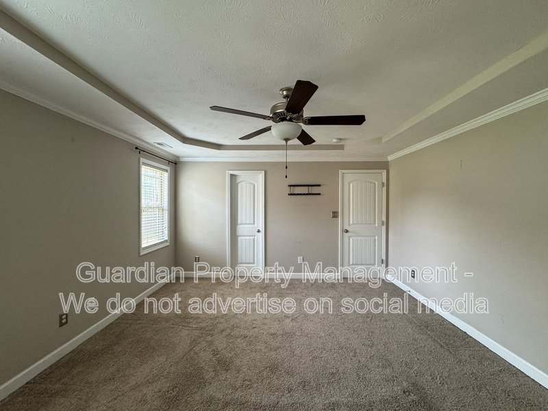 Stunning 4 Bed 2.5 Bath Raeford Home on Cul-de-sac property image