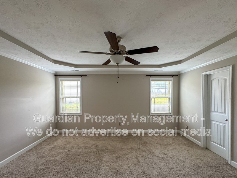 Stunning 4 Bed 2.5 Bath Raeford Home on Cul-de-sac property image
